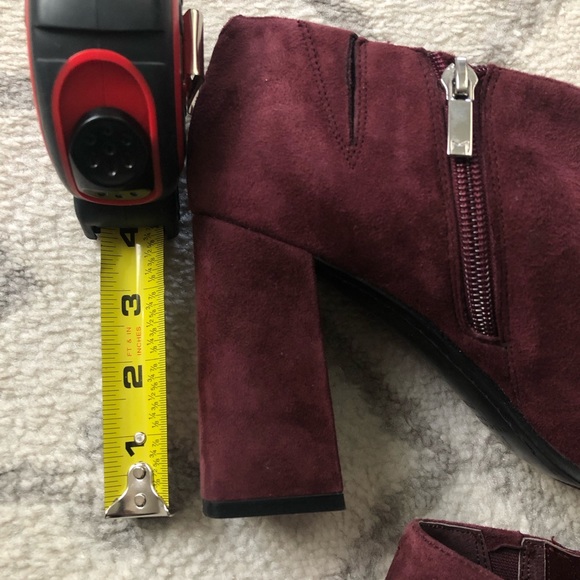 Marc Fisher size 8.5 suede booties - Picture 8 of 9